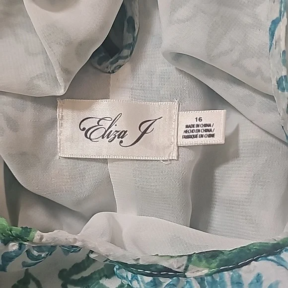 Eliza J floral halter style dress with keyhole button back closure - Picture 7 of 8